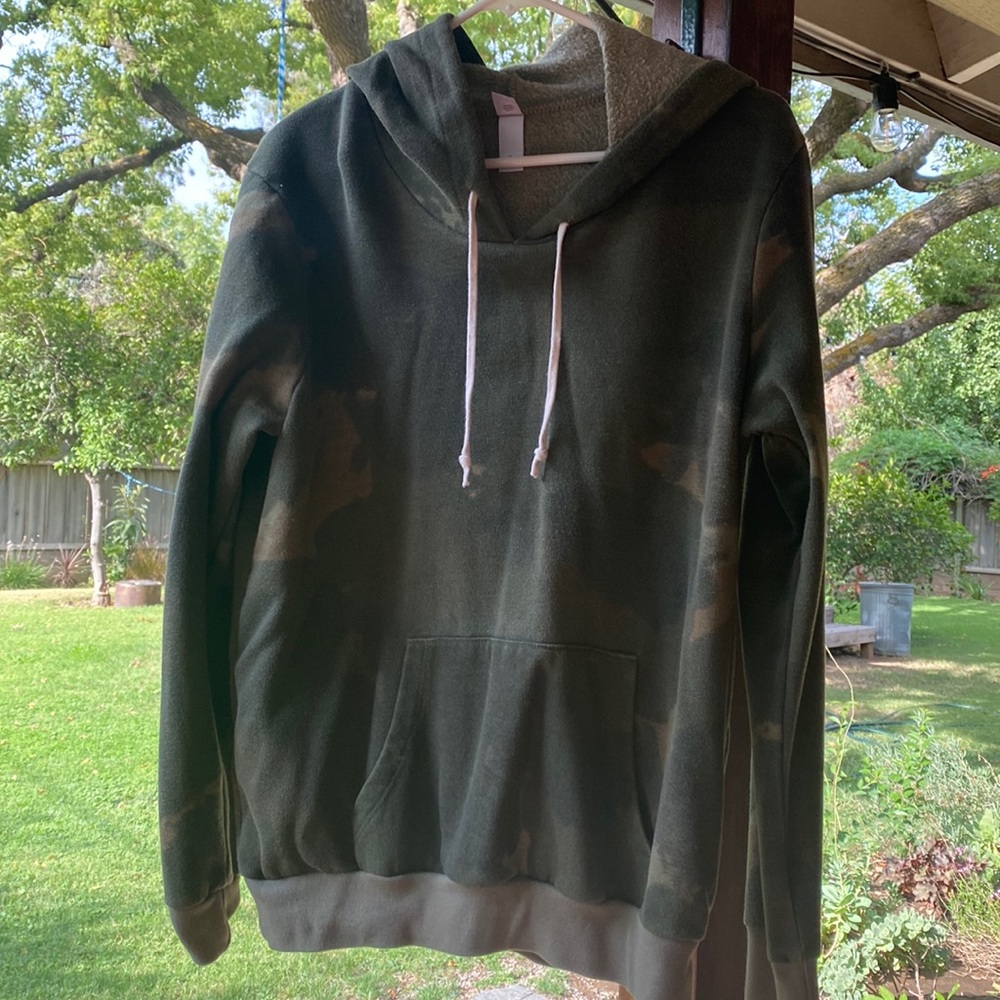 Women’s camouflage hoodie